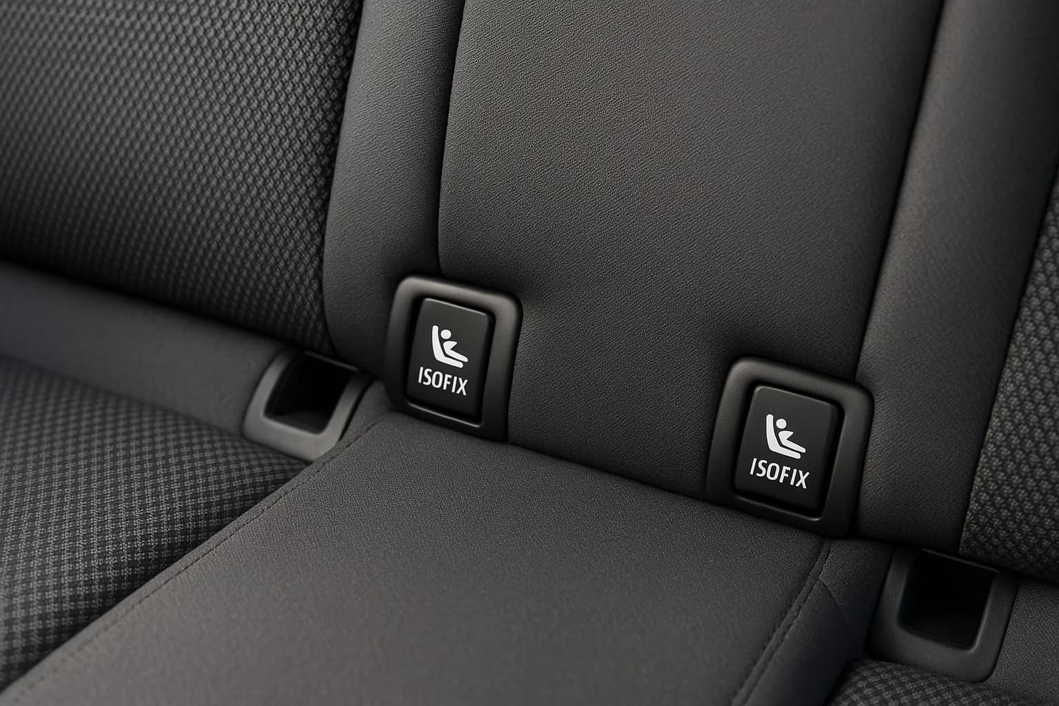 Arka koltuktaki ISOFIX çocuk koltuğu bağlantı noktaları